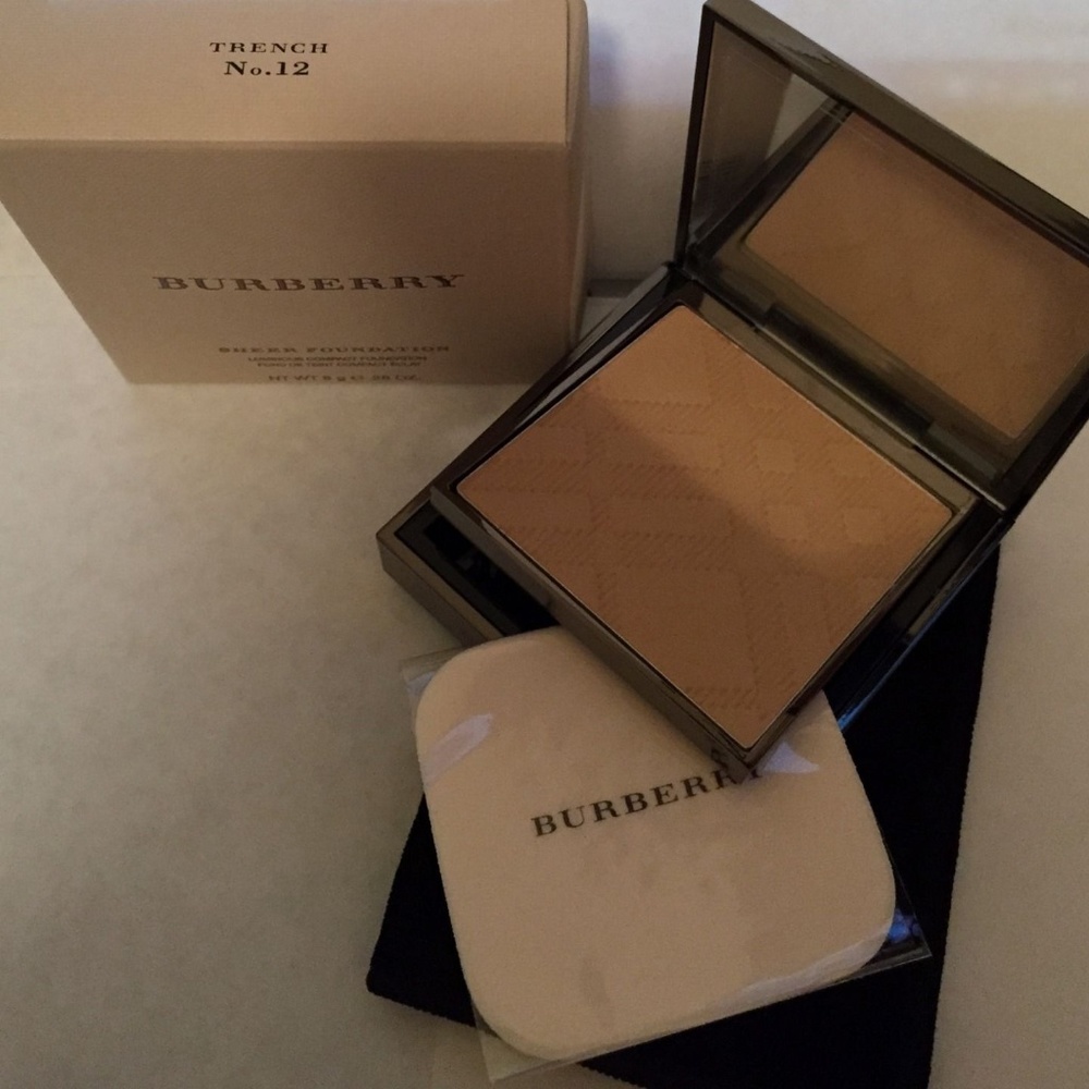 Burberry-Sheer-Luminous-Comp-Foundation-Trench 12